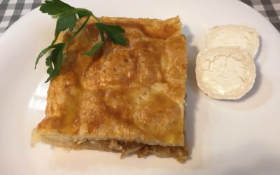 Empanada de calabacín, cebolla y rulo de cabra